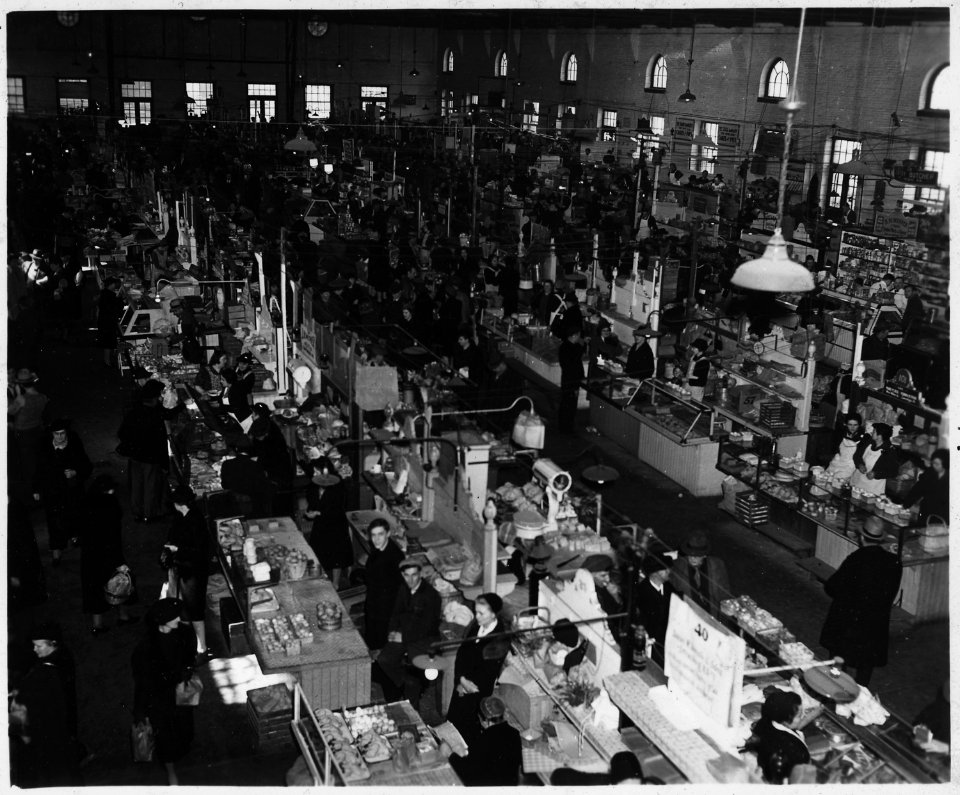 Lancaster County, Pennsylvania. The southern market in the City of Lancaster. Many of the stalls s . . . - NARA - 521143