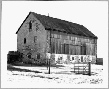 Lancaster County, Pennsylvania. This barn was originally built about a century ago by Scotch-Irish . . . - NARA - 521089