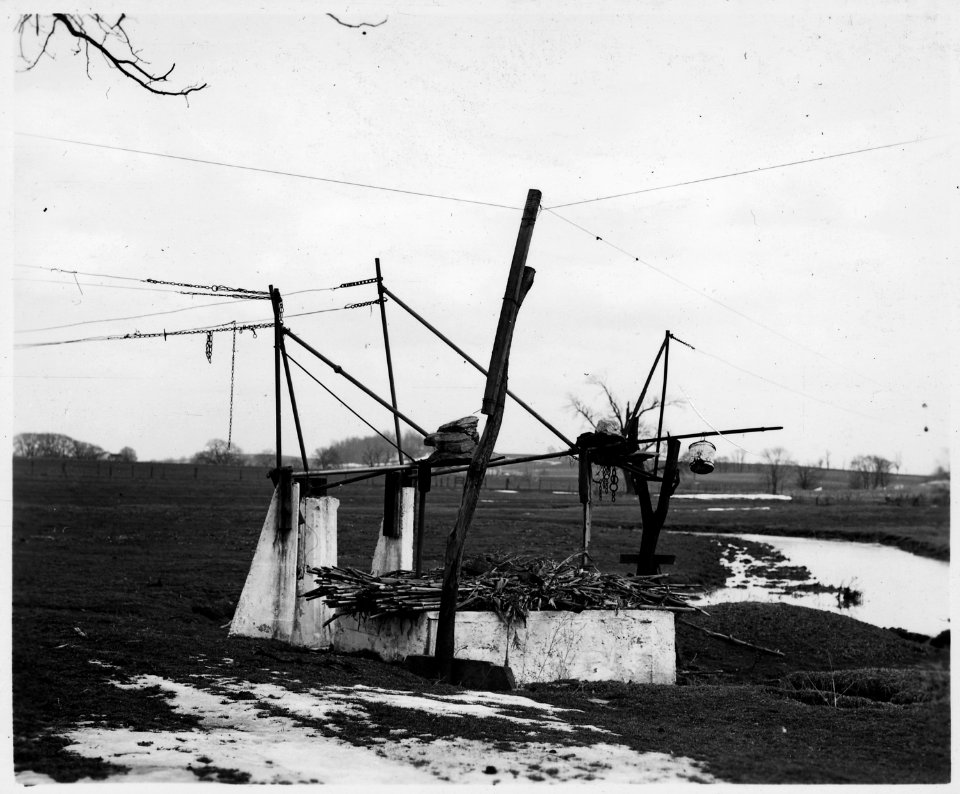 Lancaster County, Pennsylvania. This particular water wheel supplies power which operates seven pum . . . - NARA - 521090