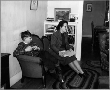 Landaff, Grafton County, New Hampshire. 4-H meetings are held in the home of Mrs. Oakes, the leader. . . . - NARA - 521469