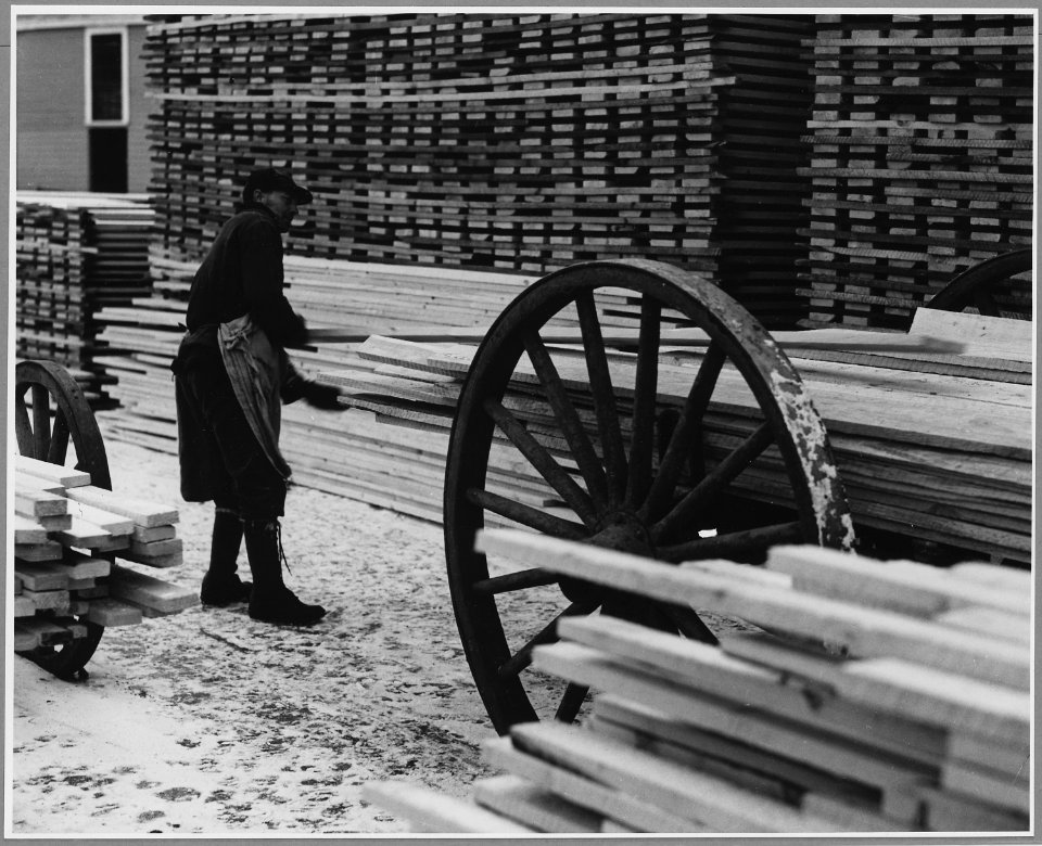 Landaff, Grafton County, New Hampshire. Employees of the Lisbon County working in the company's stic . . . - NARA - 521488