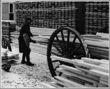 Landaff, Grafton County, New Hampshire. Employees of the Lisbon County working in the company's stic . . . - NARA - 521488