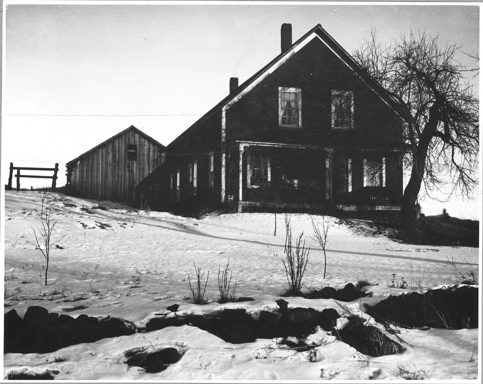 Landaff, Grafton County, New Hampshire. Home of Mr. Harry Poor. - NARA - 521536