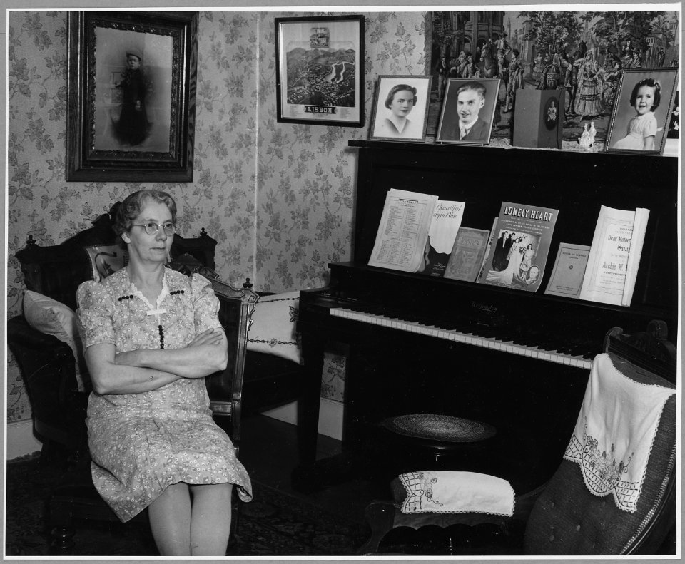 Landaff, Grafton County, New Hampshire. Mrs. Harry Titus was the last master of the grange, and cont . . . - NARA - 521471