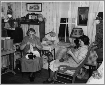 Landaff, Grafton County, New Hampshire. Mrs. Ellen Flanders, and her daughter, Mrs. Lawrence Tewksbu . . . - NARA - 521473