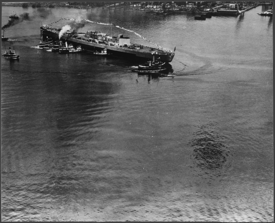 Launching of the battleship USS Washington. - NARA - 518859