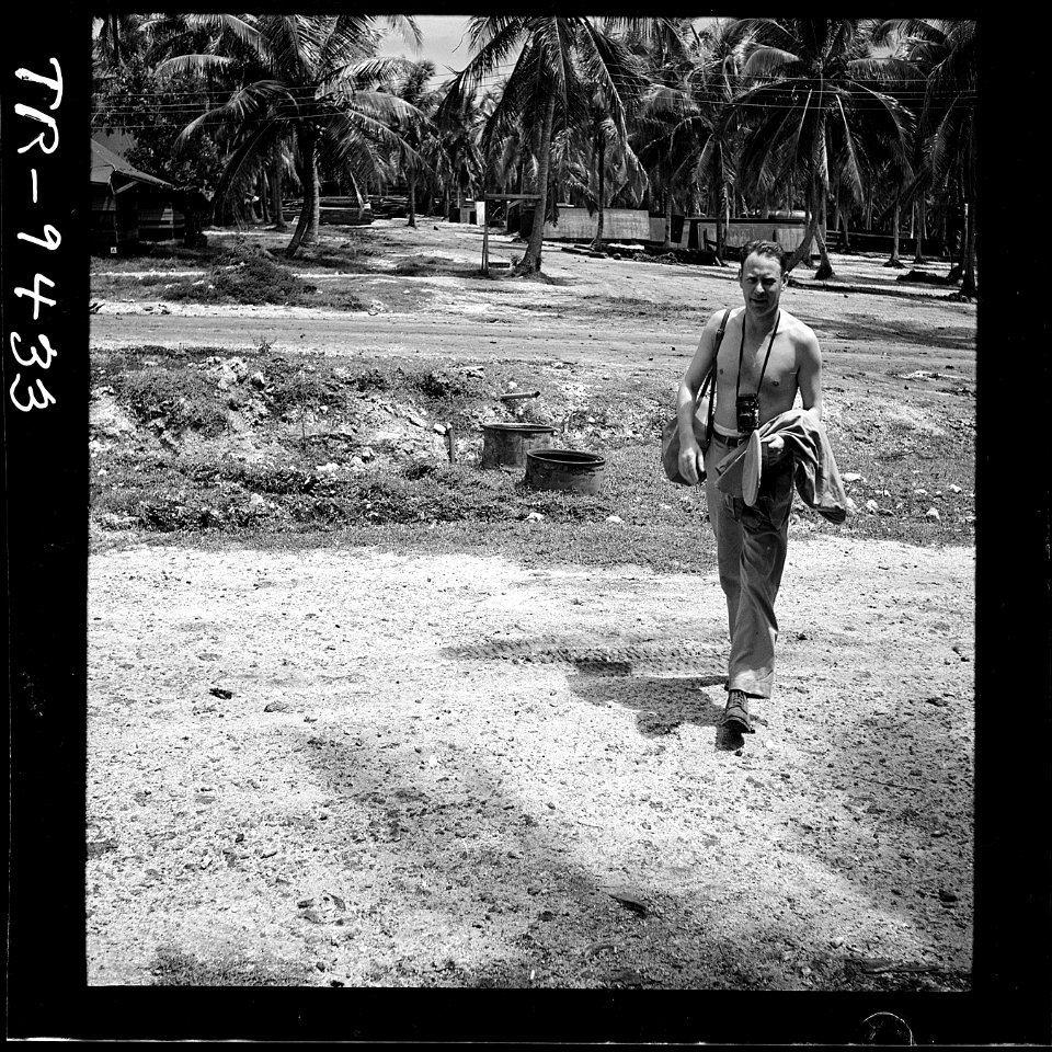 Lcdr. Horace Bristol, one of Capt. Steichen's ace photographers, goes to work, photographically recording the war... - NARA - 520841