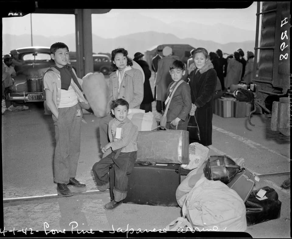 Lone Pine, California. Evacuees of Japanese ancestry arrive here by train and await buses for Manza . . . - NARA - 536237
