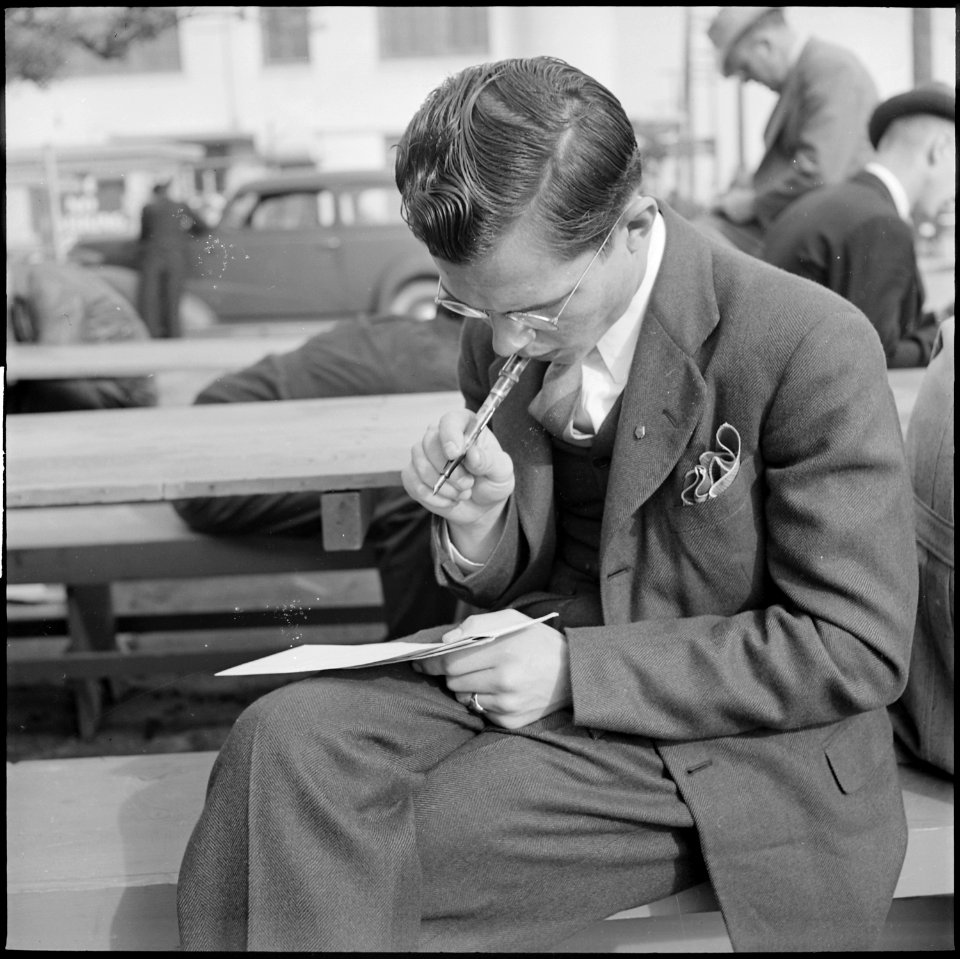 Los Angeles, California. Lockheed Employment. The aircraft industry has a romantic appeal to youth. Fresh out of high... - NARA - 532208