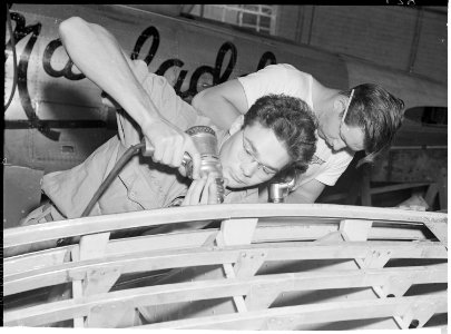 Los Angeles, California. Aircraft Schools. Boys training as maintenance men at Aero Industries Technical Institute.... - NARA - 532186