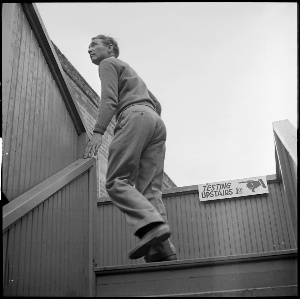 Los Angeles, California. Lockheed Employment. On his way to take the Lockheed intelligence and temperament tests. If... - NARA - 532206