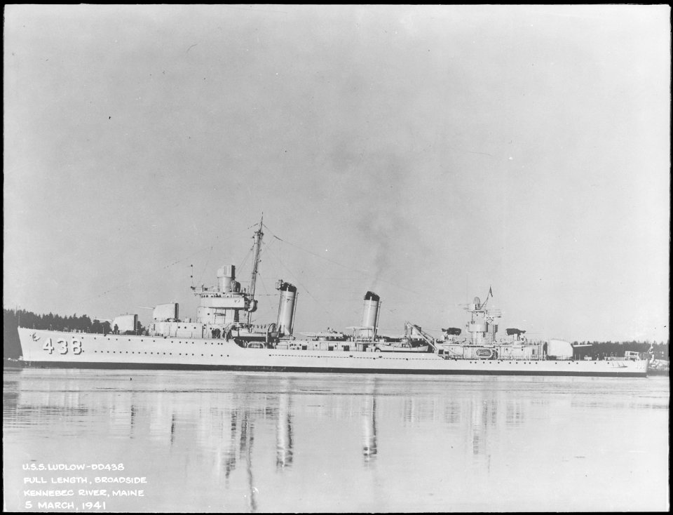 Ludlow (DD438). Port side, 03-05-1941 - NARA - 513038