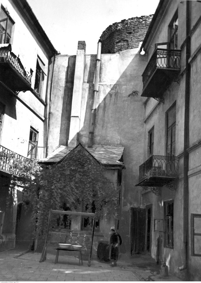 Lublin. Fragment kamienicy i murów obronnych (2-231)