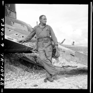 Lt. Paul Dorsey a Marine Corps photographer attached to Comndr. Edward Steichen's Naval Aviation Photographic Unit is... - NARA - 520673
