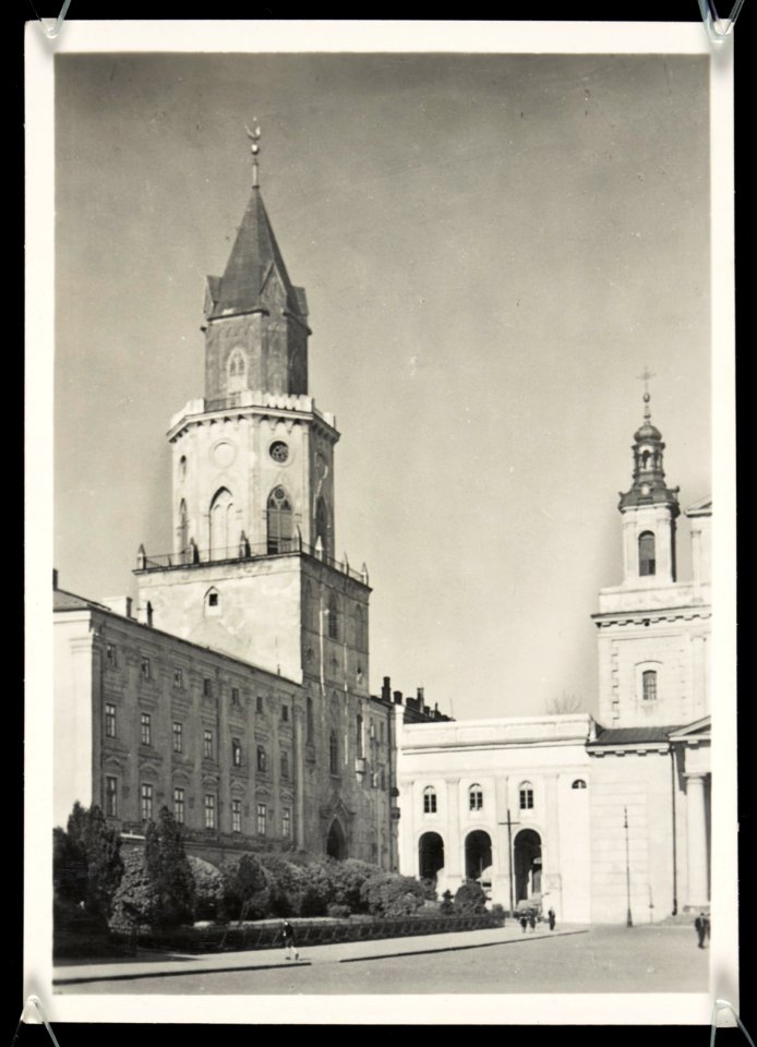 Lublin, Wieza Trynitarska i boczne zabudowania, fragment katedry 1939 (67704412)