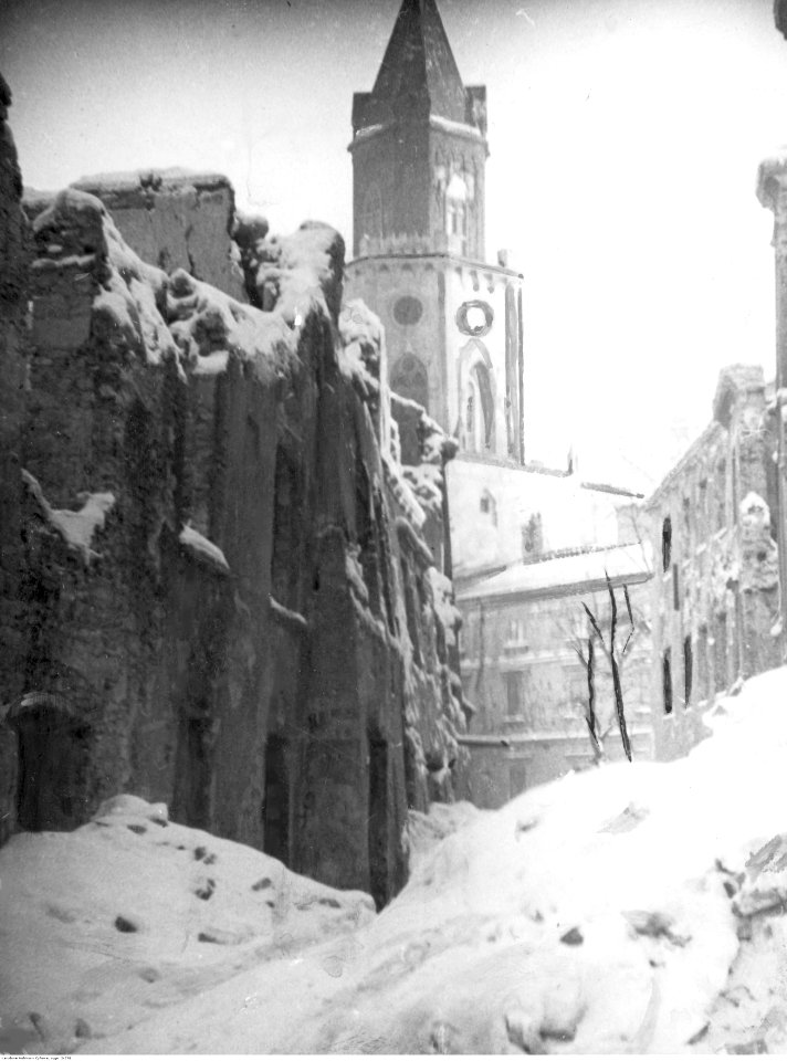Lublin. Ruiny budynku (2-238)