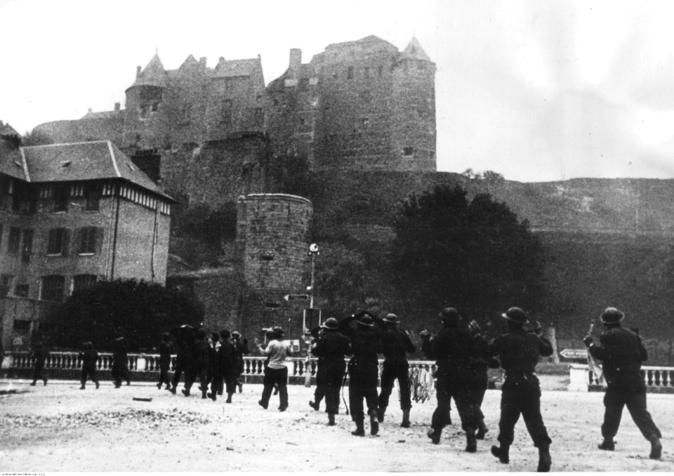 Lądowanie wojsk alianckich pod Dieppe (2-312)