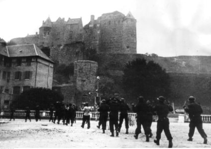 Lądowanie wojsk alianckich pod Dieppe (2-312)