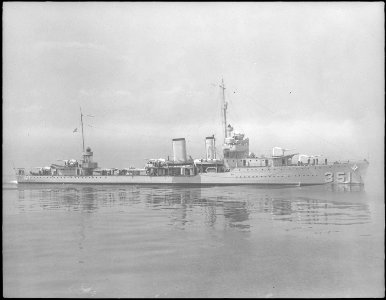 MacDonough (DD351). Starboard side, underway, 06-24-1935 - NARA - 513019 photo