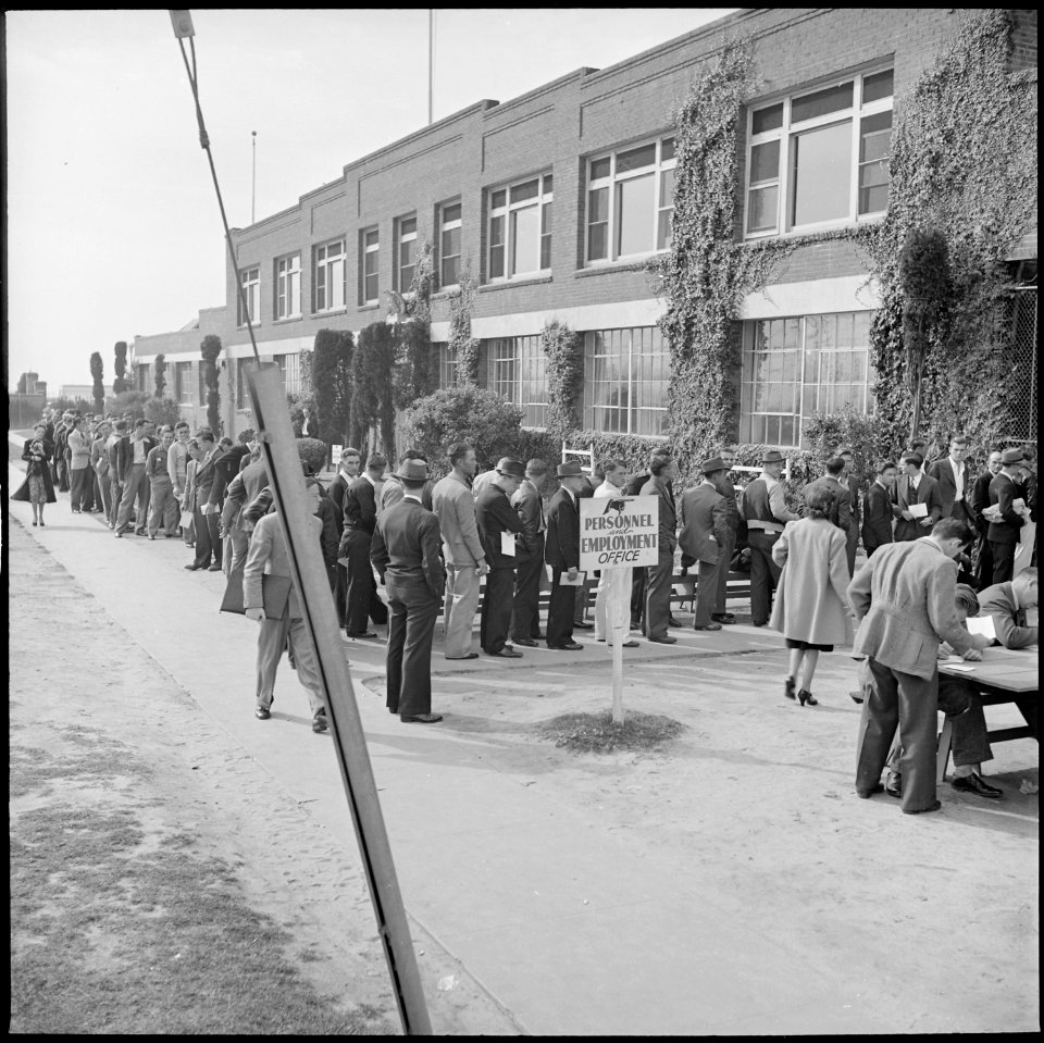 Los Angeles, California. Lockheed Employment. Applicants for employment in the Lockheed plant at 8 a.m. The papers in... - NARA - 532199