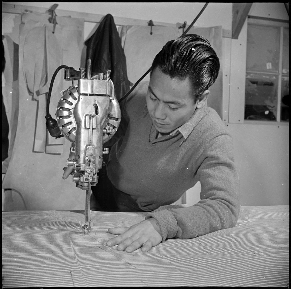 Manzanar Relocation Center, Manzanar, California. Bert Miura, former garment factory worker from Lo . . . - NARA - 536932