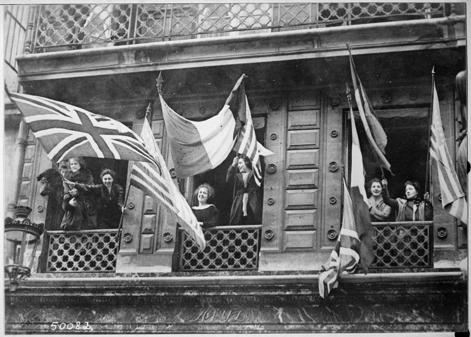 Luxembourg girls greeting American Army of Occupation., 1918 - NARA - 530788