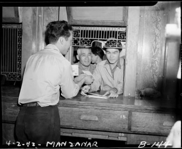 Manzanar Relocation Center, Manzanar, California. Evacuees of Japanese ancestry receiving mail at M . . . - NARA - 536892