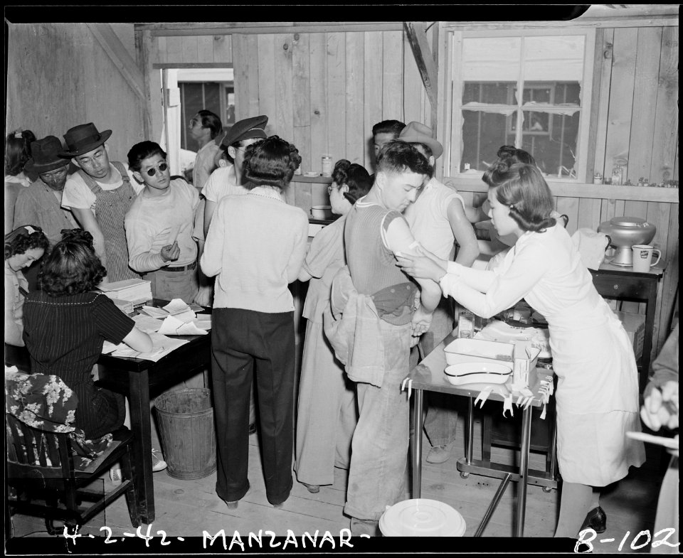Manzanar Relocation Center, Manzanar, California. Newcomers are vaccinated by evacuees of Japanese . . . - NARA - 536851