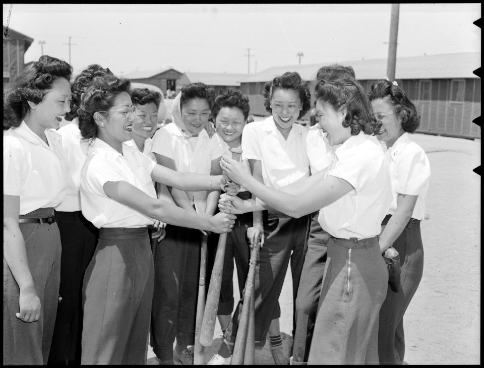 Manzanar Relocation Center, Manzanar, California. Members of the Chick-a-dee soft ball team from Lo . . . - NARA - 538496