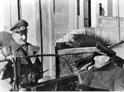 Marszałek Albert Kesselring i gen. Heinrich Gottfrid von Vietinghoff na froncie włoskim (2-2078)