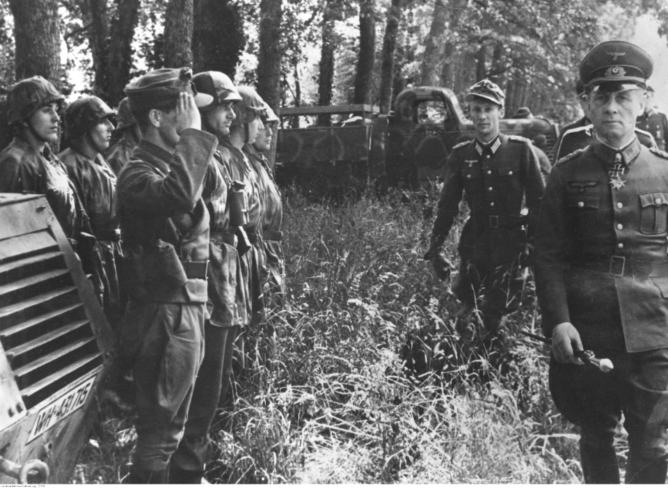 Marszałek Erwin Rommel podczas inspekcji na Wale Atlantyckim. (2-359)