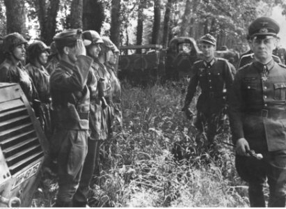 Marszałek Erwin Rommel podczas inspekcji na Wale Atlantyckim. (2-359)