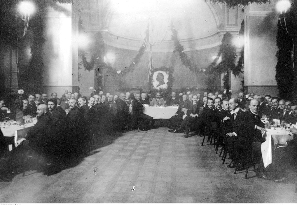Marszałek Józef Piłsudski na uroczystej kolacji (22-442)
