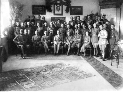 Marszałek Józef Piłsudski w gronie oficerów (22-421)