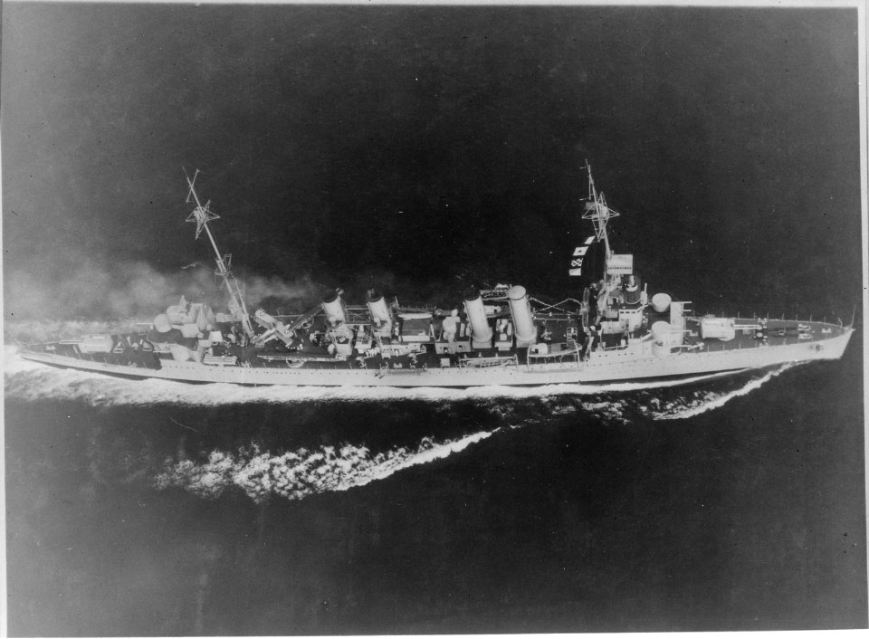 Marblehead (light CL12). Aerial, starboard side, underway - NARA - 520828