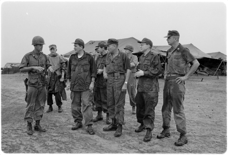 Marine Platoon Leader, Governor John H. Chafee (R-RI), Major General Lewis W. Walt, Governor John Reed (R-ME), Naval... - NARA - 532435