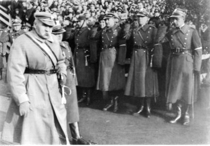 Marszałek Józef Piłsudski na uroczystościach z udziałem wojska (22-410) photo