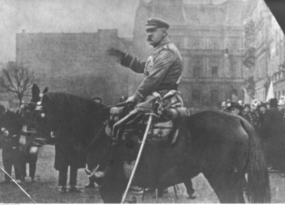 Marszałek Józef Piłsudski podczas obchodów Święta Niepodległości w Warszawie (22-436-2)