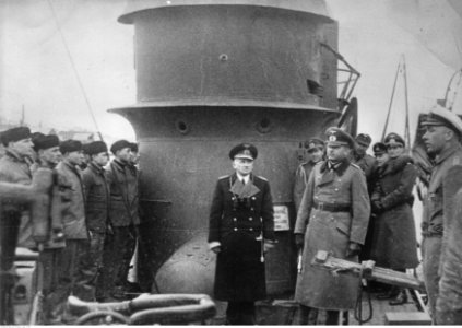 Marszałek Wilhelm List podczas inspekcji na okręcie podwodnym w Norwegii. (2-464) photo