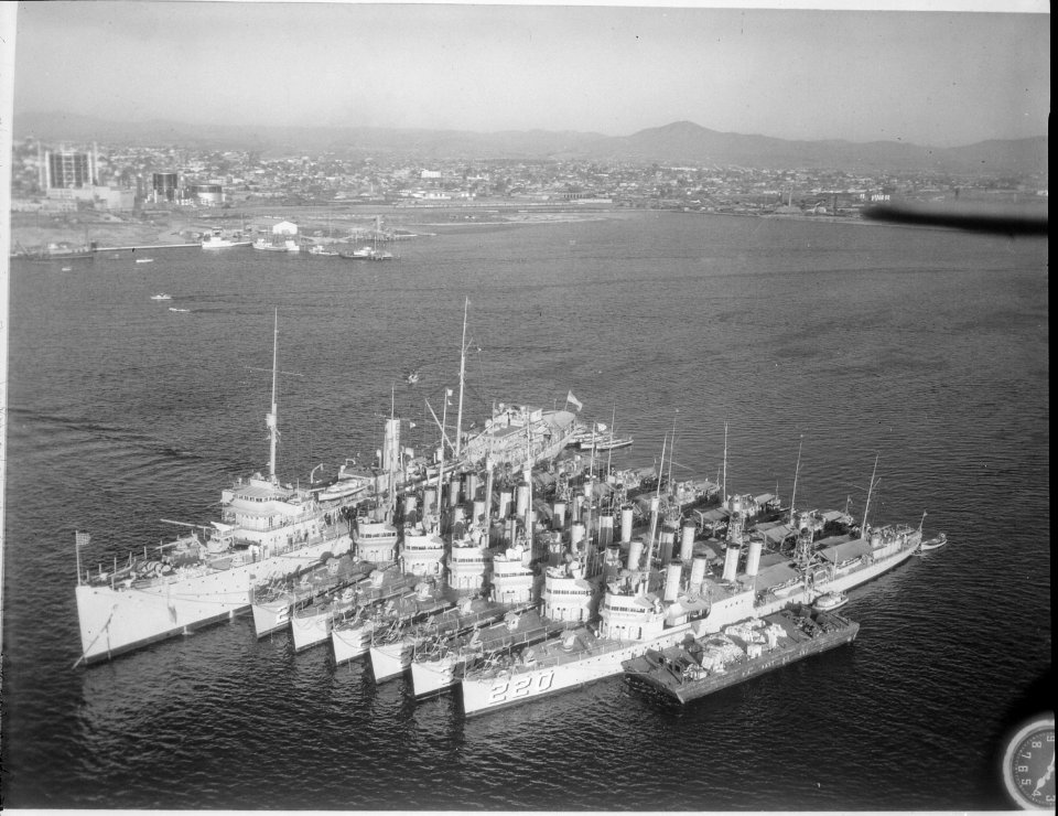 Melville (AD2). Destroyer tender. Aerial, port bow, with destroyers alongside, 11-10-1932 - NARA - 520761