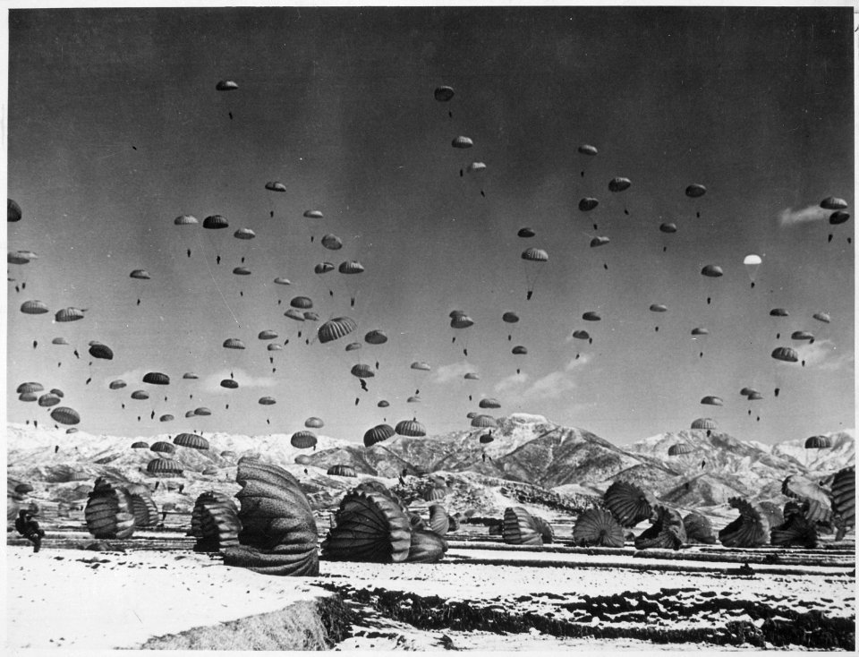 Men and equipment being parachuted to earth in an operation conducted by United Nations airborne units. Defense... - NARA - 541954