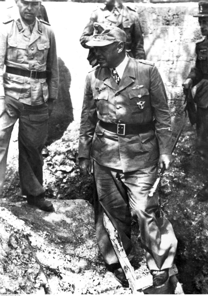 Marszałek Albert Kesselring na inspekcji umocnień brzegowych na froncie włoskim (2-2084)