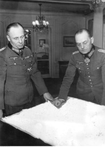 Marszałek Erwin Rommel i marszałek Gerd von Rundstedt podczas narady (2-333)
