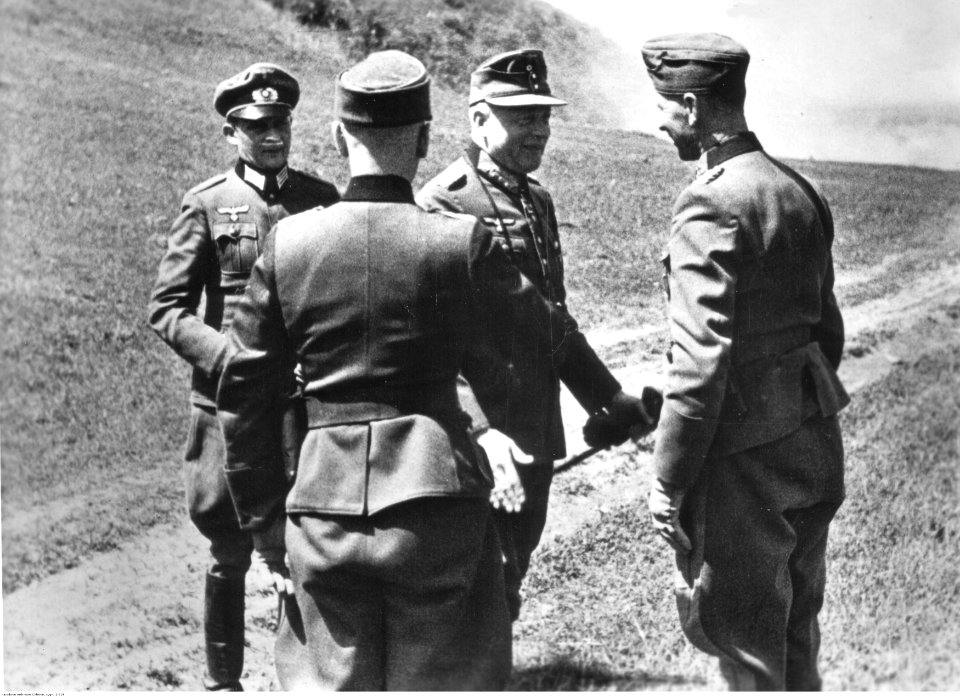 Marszałek Ewald von Kleist podczas inspekcji podległych mu jednostek (2-329)
