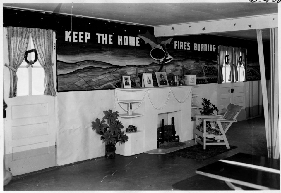 Minidoka Relocation Center, Hunt, Idaho. Block 36 saw favor in the judges' eyes for fifth place in . . . - NARA - 539528
