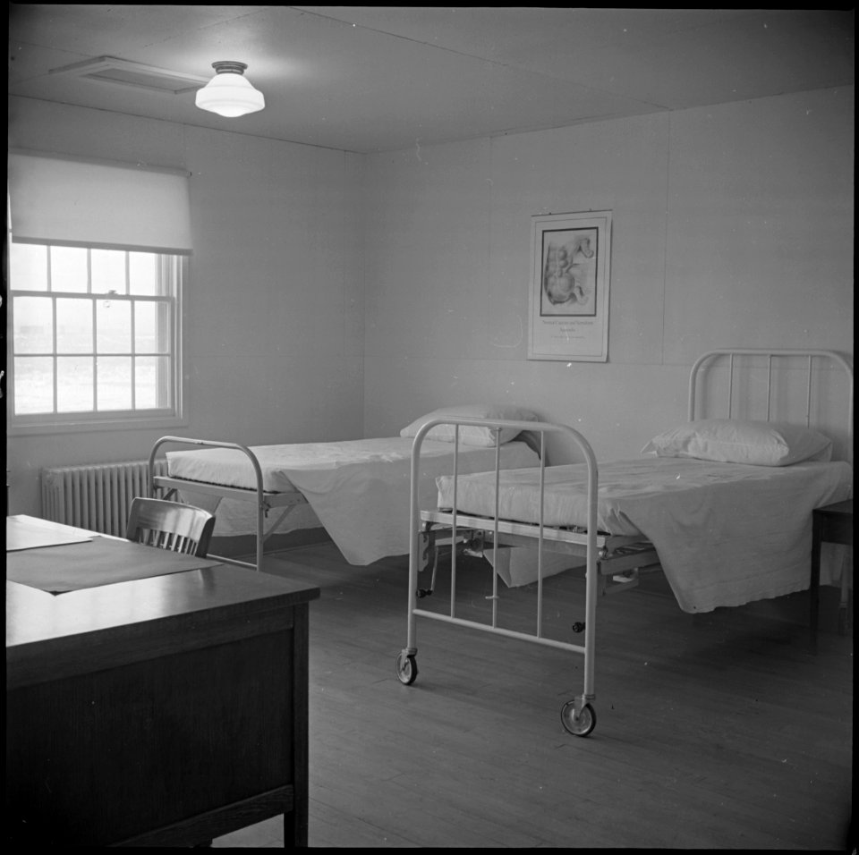 Minidoka Relocation Center, Minidoka, Washington. Hospital Series. Nurse aid and attendants classroom. - NARA - 536546