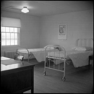 Minidoka Relocation Center, Minidoka, Washington. Hospital Series. Nurse aid and attendants classroom. - NARA - 536546