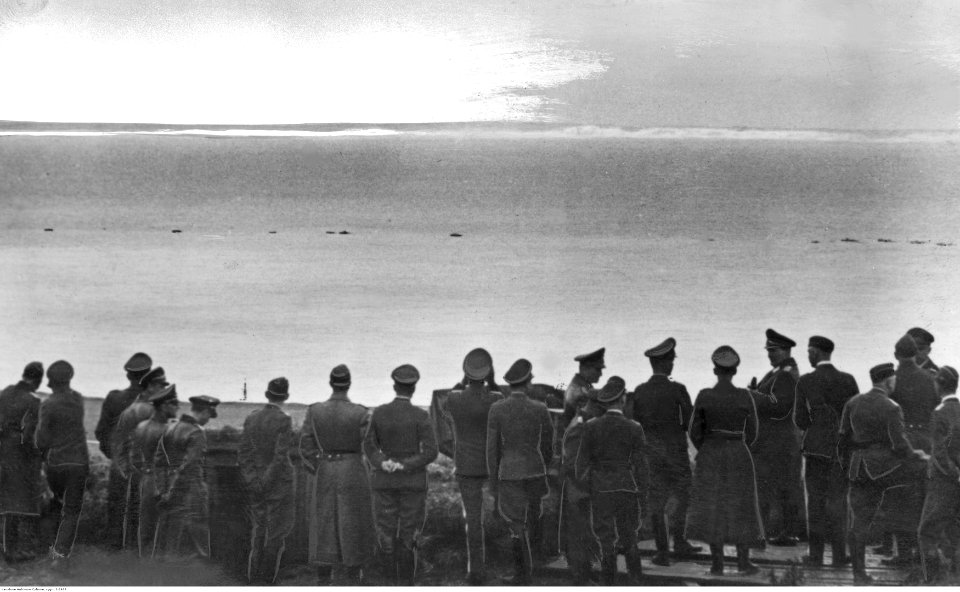 Marszałek Hermann Goring na stanowisku dowodzenia na wybrzeżu kanału La Manche (2-2633)