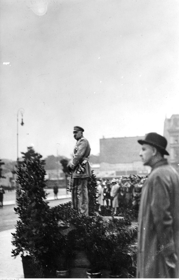 Marszałek Józef Piłsudski na trybunie (22-405)