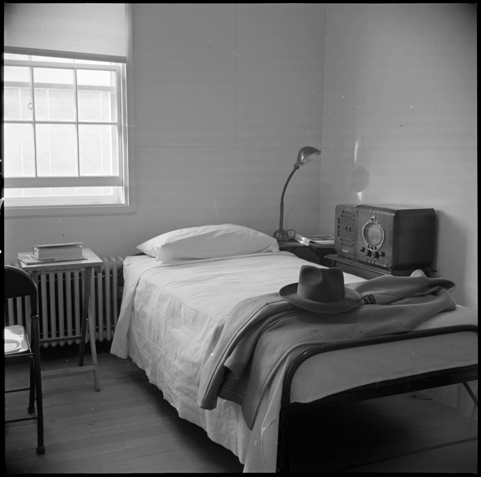 Minidoka Relocation Center. Hospital Series. A Doctor's quarters. - NARA - 536548